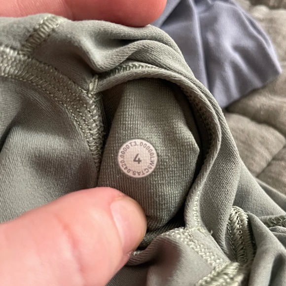 Lululemon Align Pant 25". Size 4. Willow Green. - Picture 6 of 6